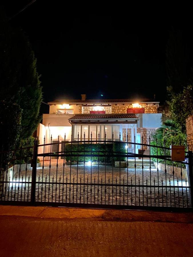Regi Villa