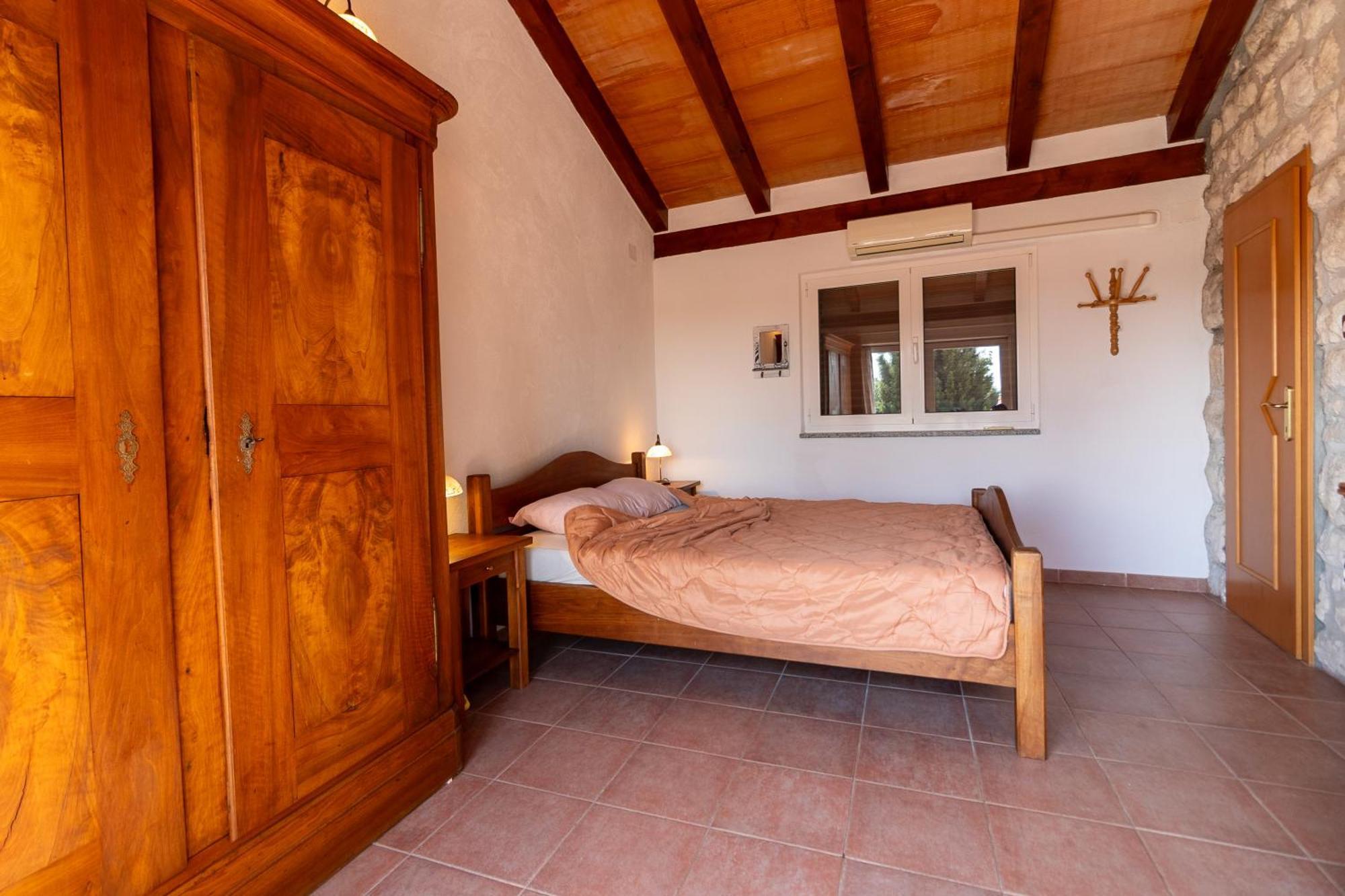 Regi Villa *