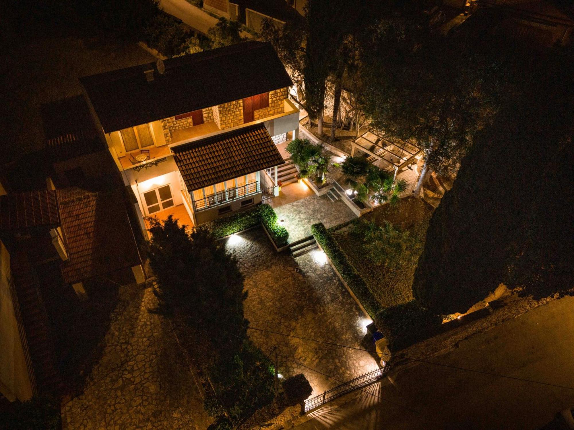 Regi Villa