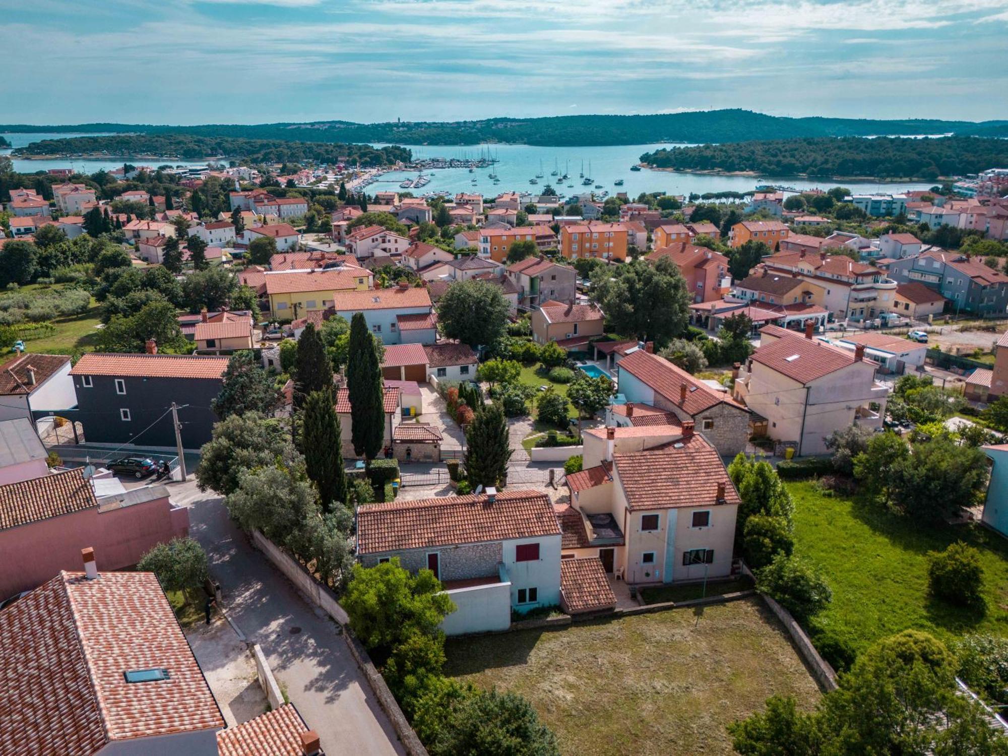 Regi Villa