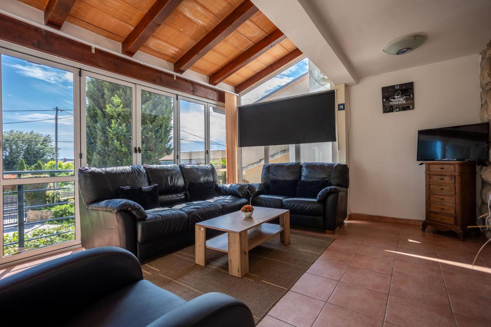 Regi Villa *